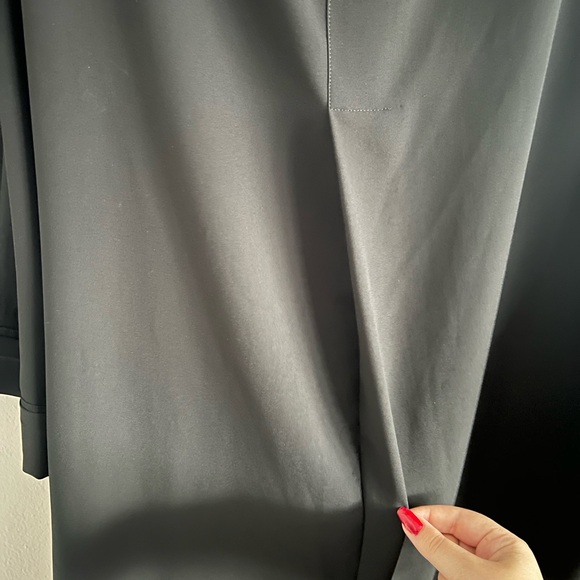 Women’s black flowy top - Picture 7 of 7